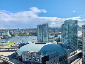 Downtown 3br 2ba Views Skytrain Free Parking